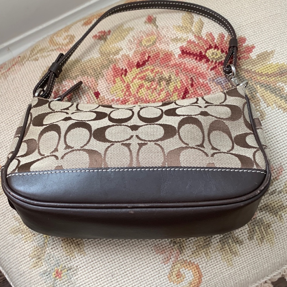 COACH CLASSIC SMALL SHOULDER BAG - Picture 2 of 9